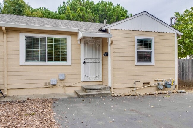 Building Photo - I Street Unit 1364