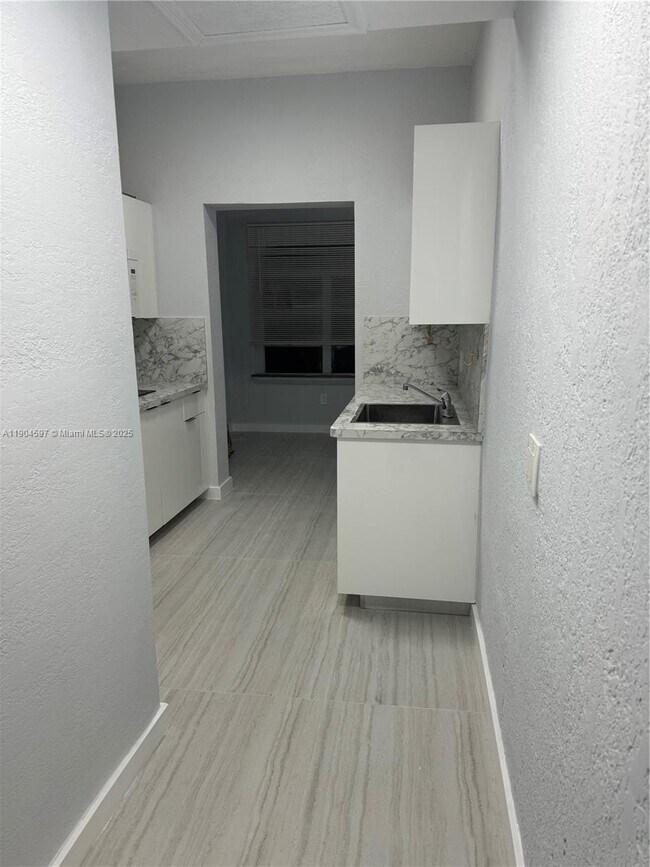 Photo - 1101 NW 32nd Pl Unit middle