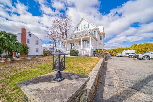 Building Photo - 2919 Pawtucket Ave