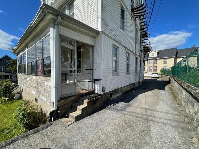 Building Photo - 187 Fisher Ave Rental