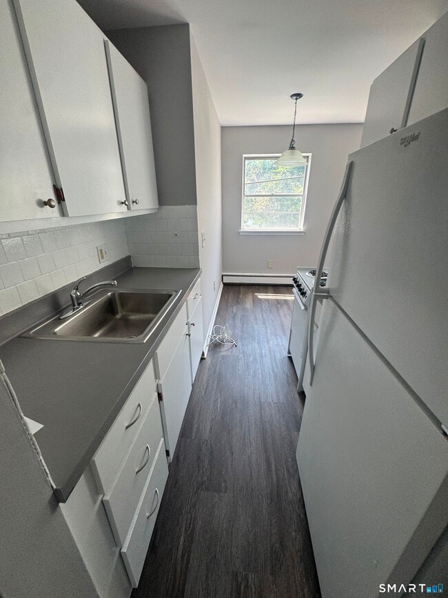 Building Photo - 70 McKinley Ave Unit c15