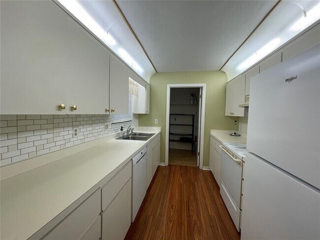 Photo - 720 E Gilchrist Ct