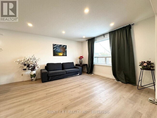 Photo - 15 Nymark Ave