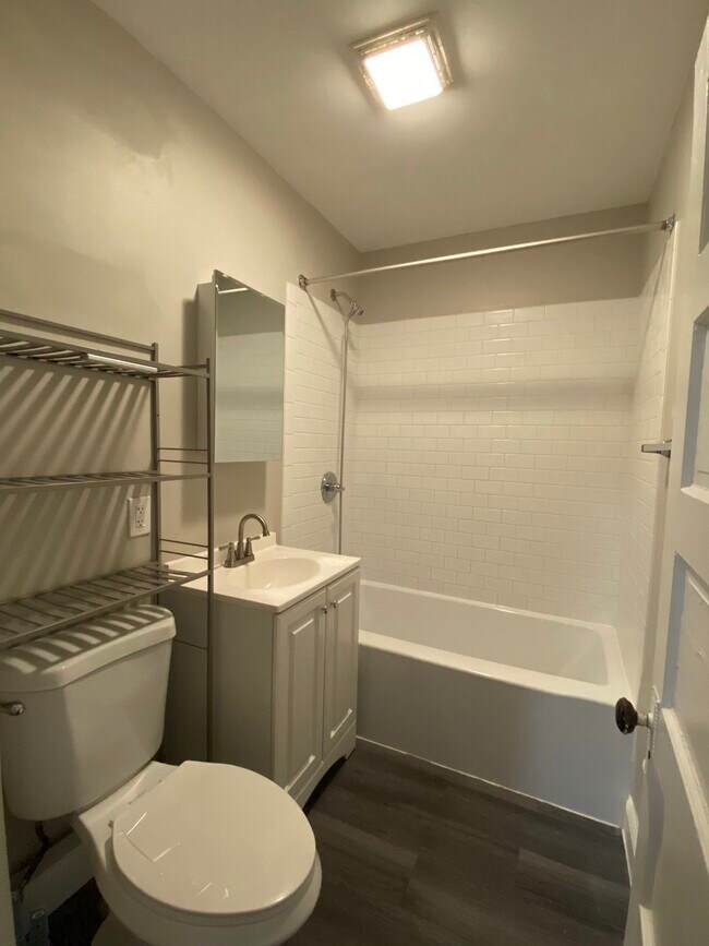 46-48-48 Mooreland St