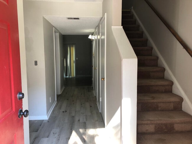 559 Winding Creek Rd Unit A