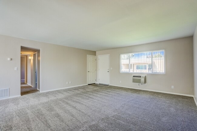 Photo - Town Center Apts