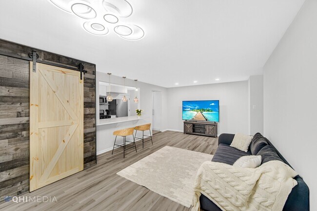 Photo - 726 Dempster St Unit 5