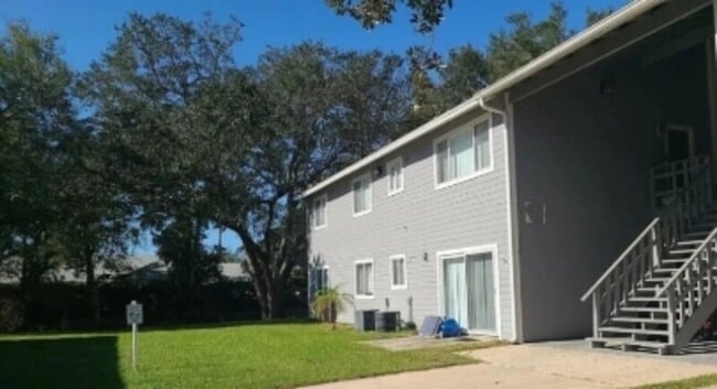 Building Photo - 101 E Rhodes Dr