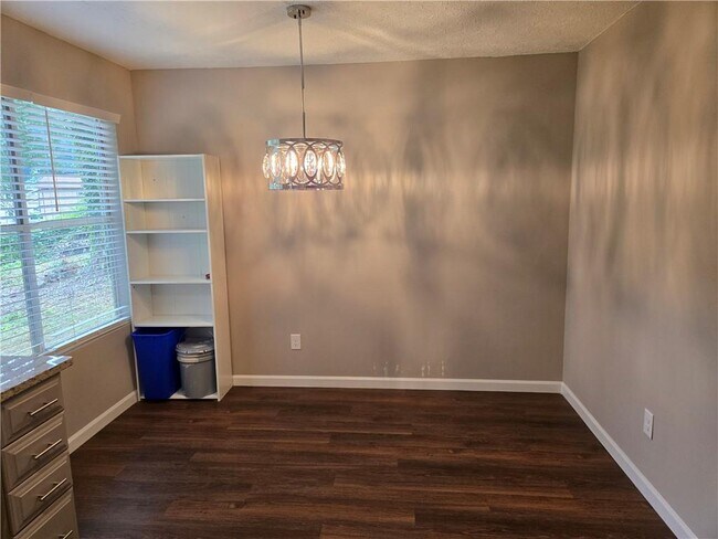 Photo - 1680 Wee Kirk Rd SE
