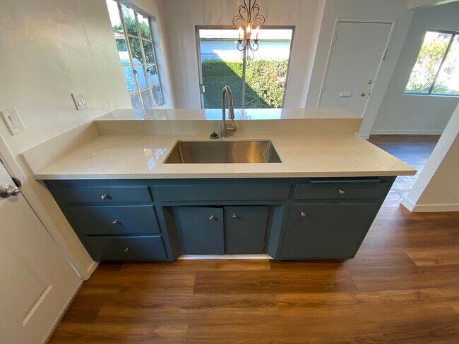 Photo - 2606 Mathews Ave Unit B