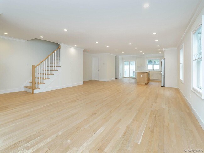 Photo - 23 Marwood Rd N
