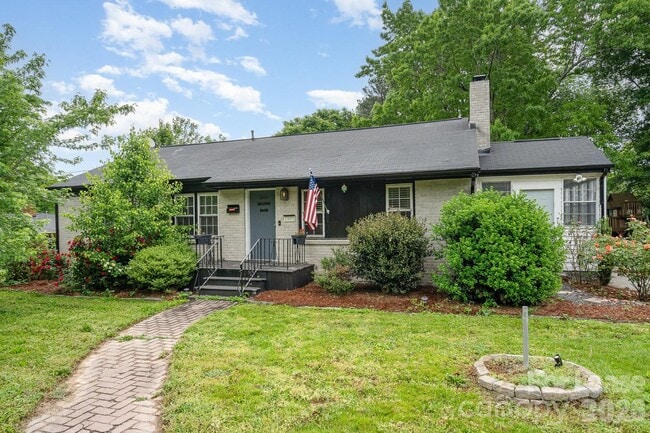 Building Photo - 1005 Home Trail