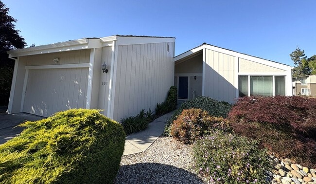 Charming Updated 2-Bedroom Home in Prime L... - Charming Updated 2-Bedroom Home in Prime L...