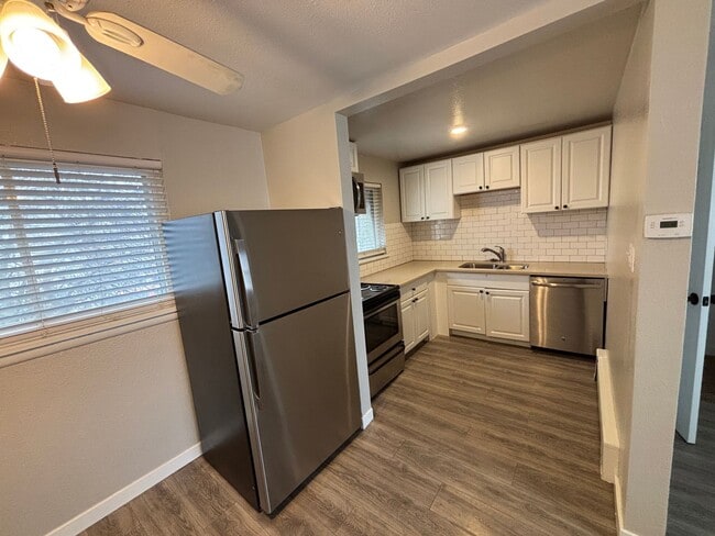 Photo - 1 Bedroom with Granite Counters and In-Unit Laundry! Unidad 413 - 5