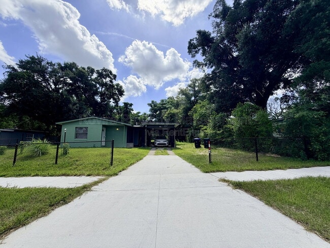 Building Photo - 5601 Bryson Dr