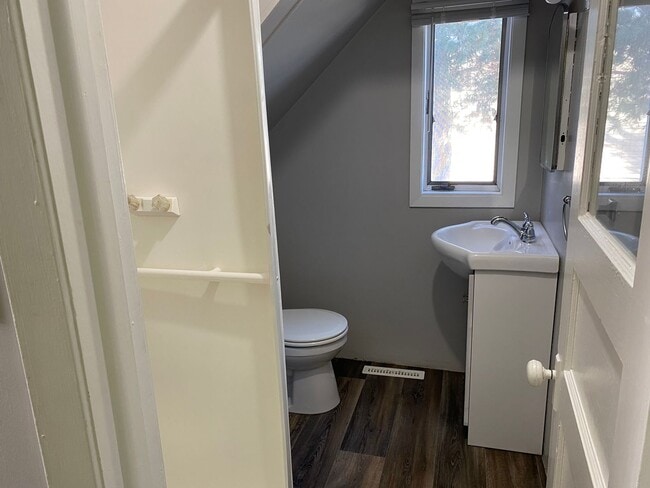 Photo - 405 2nd St NE Unit 2