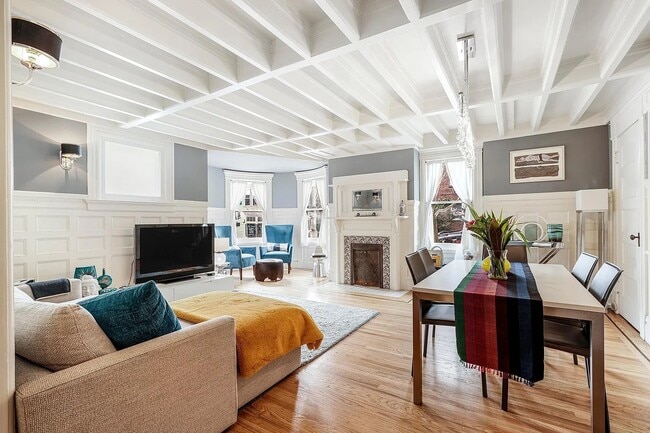 Photo - 2096 Pine St