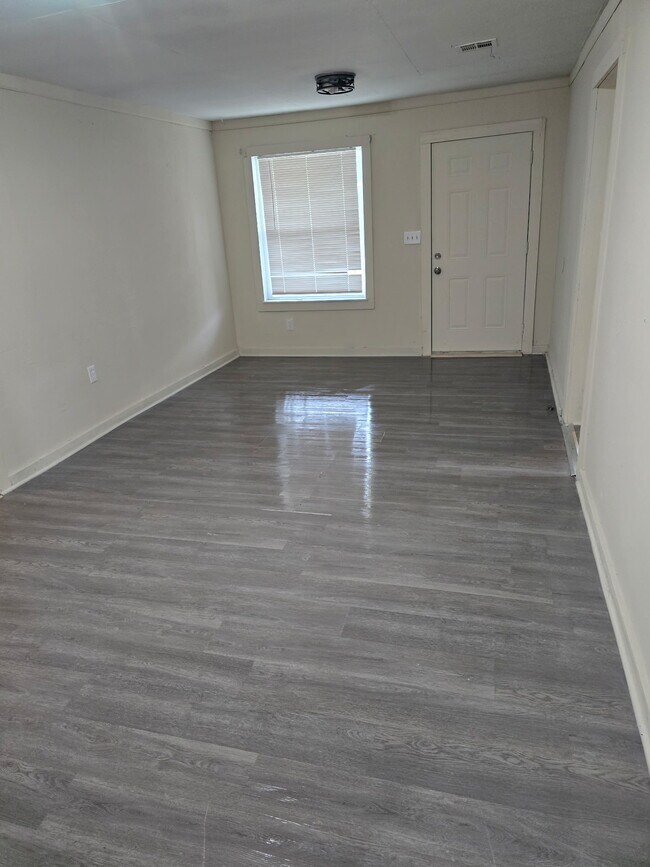 Photo - 140 Ambroise St