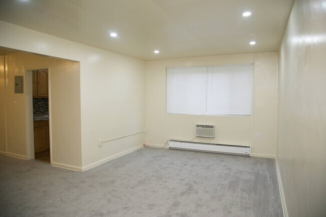 Living Room - 2901 Gainesville St SE