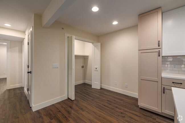 2BD 2BA Dining Area