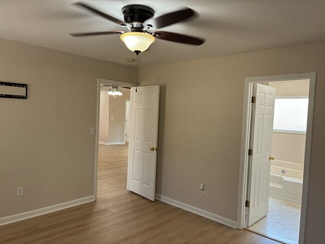 Photo - 122 Woodbridge Ct