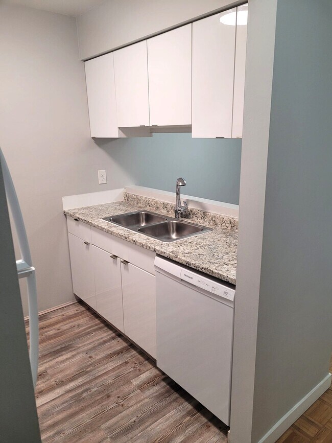 Photo - 921 Thurlow St Unit 402