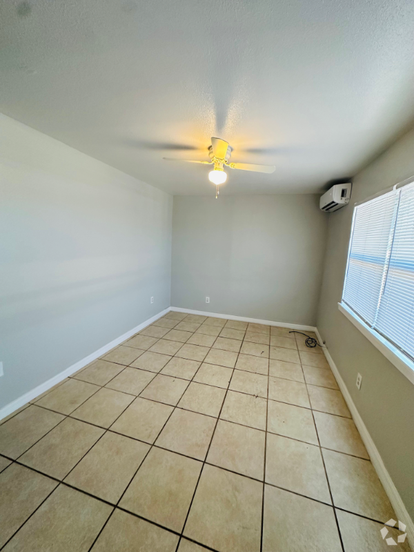 Building Photo - 680 22nd Ave S Unit 14 Rental