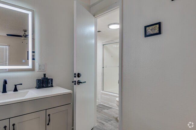 Shared Bathroom Studio - 300 SF