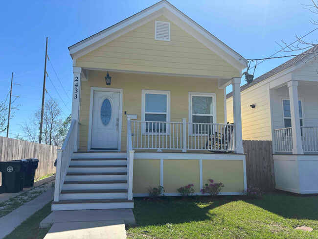 Building Photo - 2433 Almonaster Ave Rental