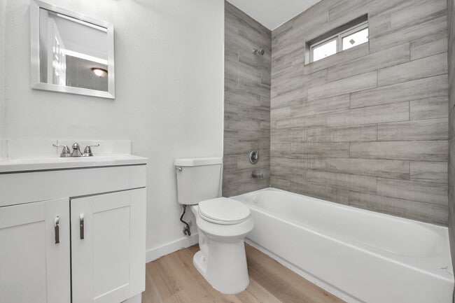 Photo - 209 Owens St