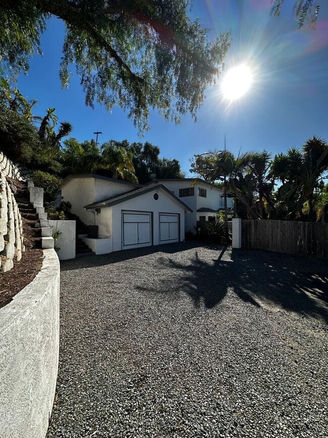 Building Photo - 4 Bedroom, 4 Bath Home w/ 2-Car Garage. Swimming Pool and Large Fenced in Yard. MUST SEE!!!