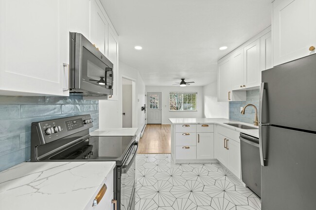 Photo - 2011 Woodburn St