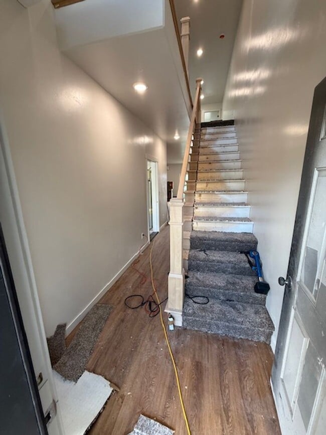 Building Photo - 504 St Unit B Rental