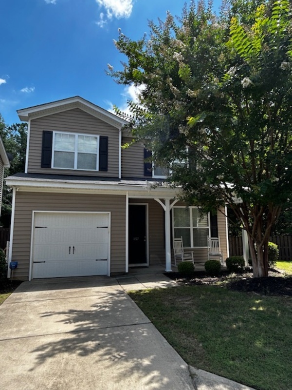 Photo - 257 Chesterton Dr House