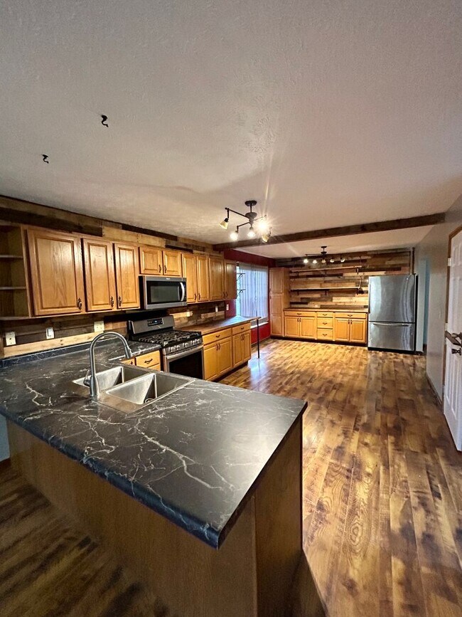 Photo - Beautiful 3 level home on a quiet cul-de-sac in Greenbrier Knolls--AVAILABLE NOW!!!!