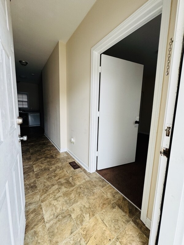 Photo - 1323 E 10th St