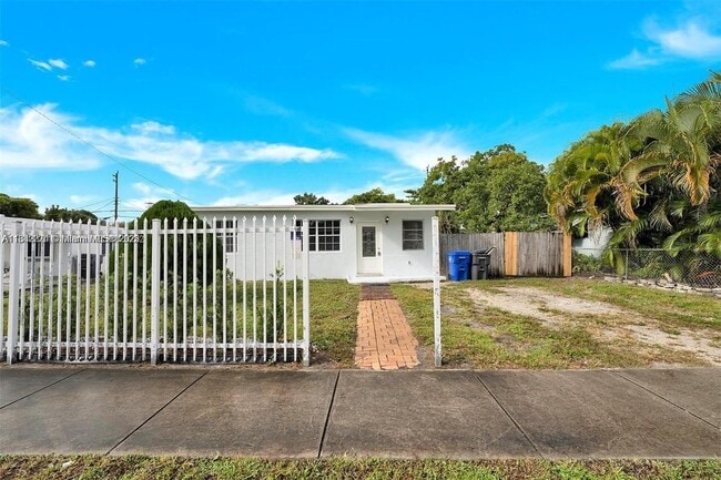 Building Photo - 3900 SW 47th Ave Rental