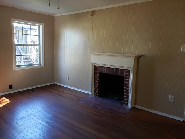 Living room - 124 E Cherry St