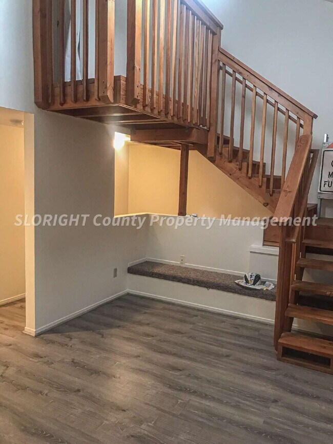AVAILABLE NOW - 2 Bedroom plus den and loft / 2 Bathroom Condo on East Foothill in SLO
