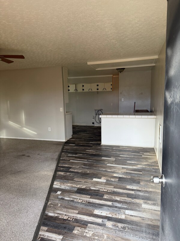 Photo - 606 Center St W