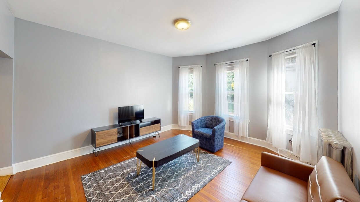 Photo - Private bedroom in 3 bed/1.5 bath Home