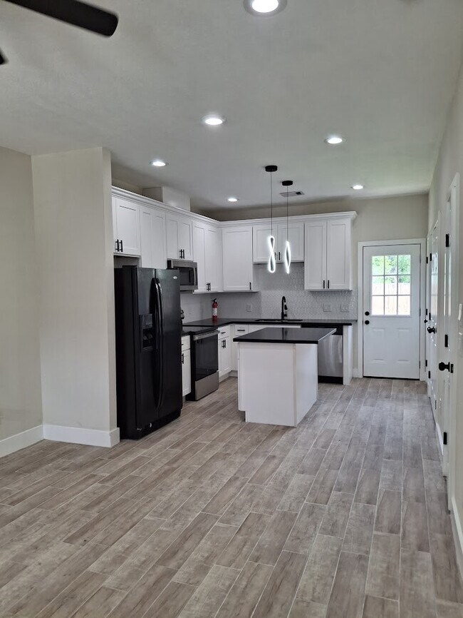 Photo - 7851 Hanna St Unidad B