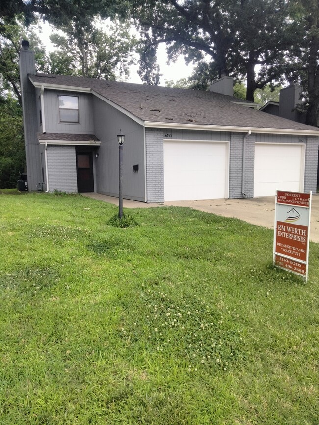 Building Photo - 3650 SW Oak Pky