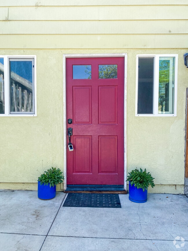 Building Photo - 4519 Acacia Ave Unit 4519.5 Rental