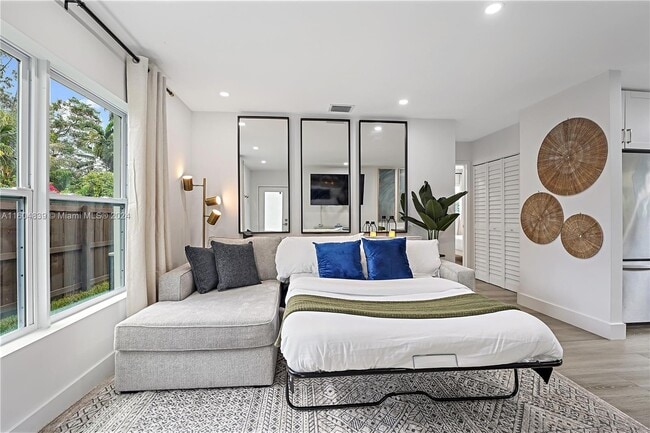 Photo - 300 NE 116th St