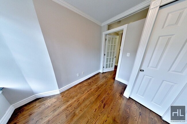 Photo - E 5TH ST. Unidad 1B