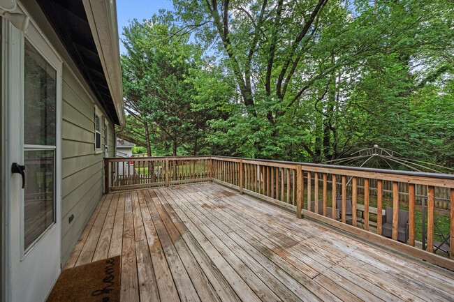 Photo - 917 Allan Rd