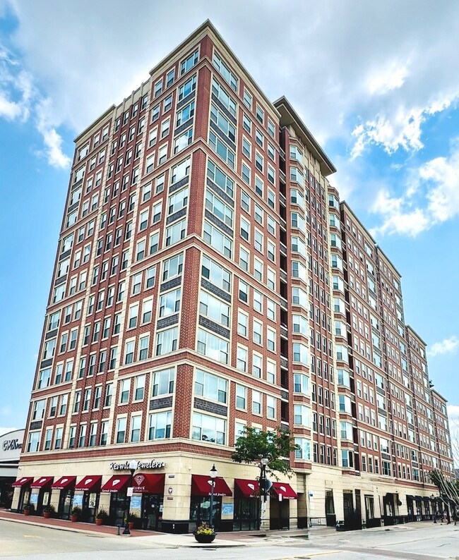 Building Photo - 77 S Evergreen Ave