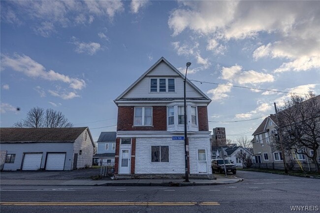 901 South Park Ave
