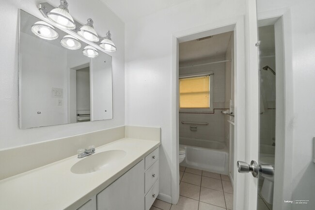 Photo - 1302 Laura Ln